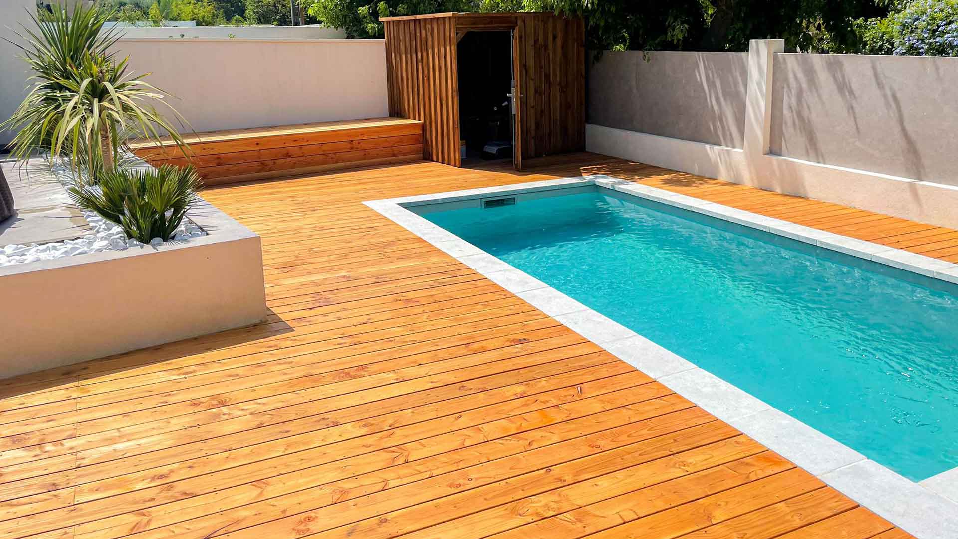 terrasse-bois-piscine-mdpaysages-provence
